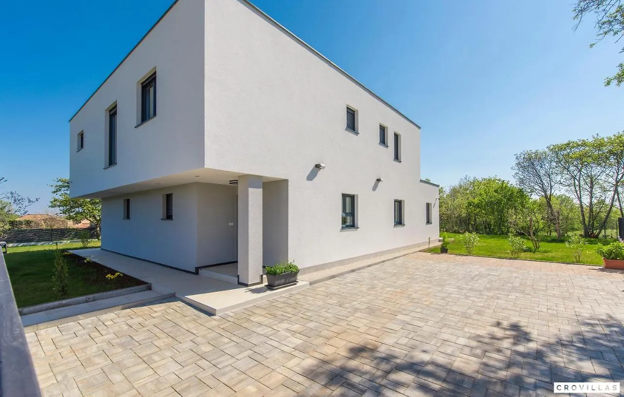 Lucija Villa Marcana 0*,